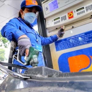 Giá xăng, dầu cùng tăng