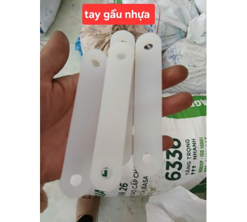 Plastic bucket handle